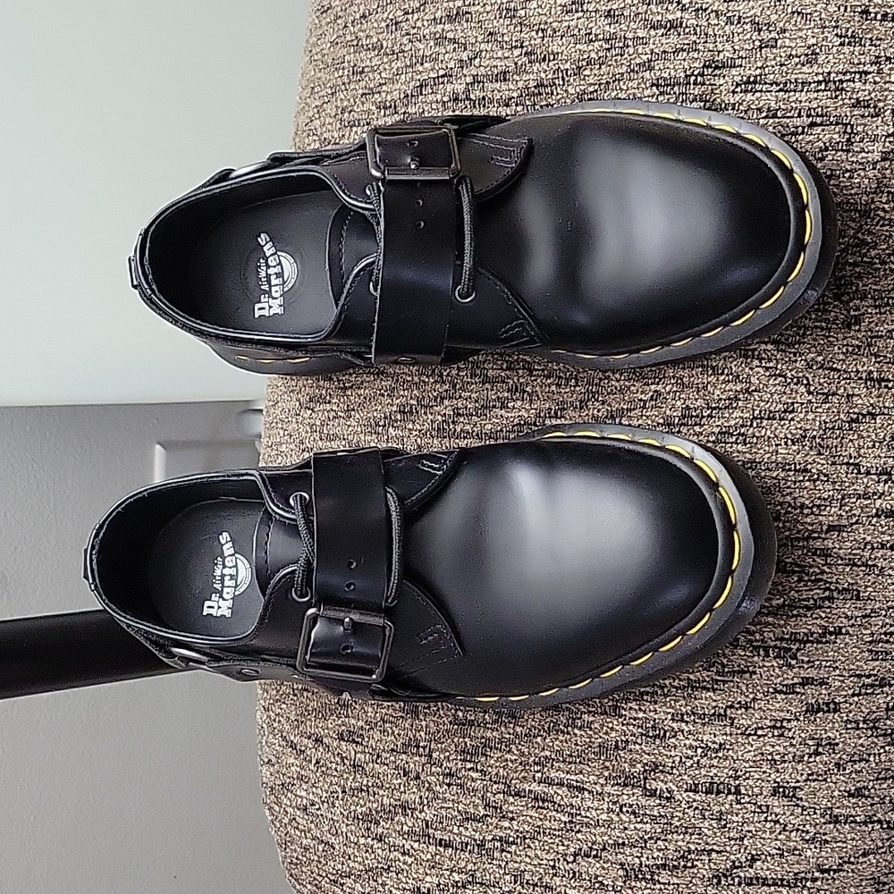 Shoes - Picture 2 of 6